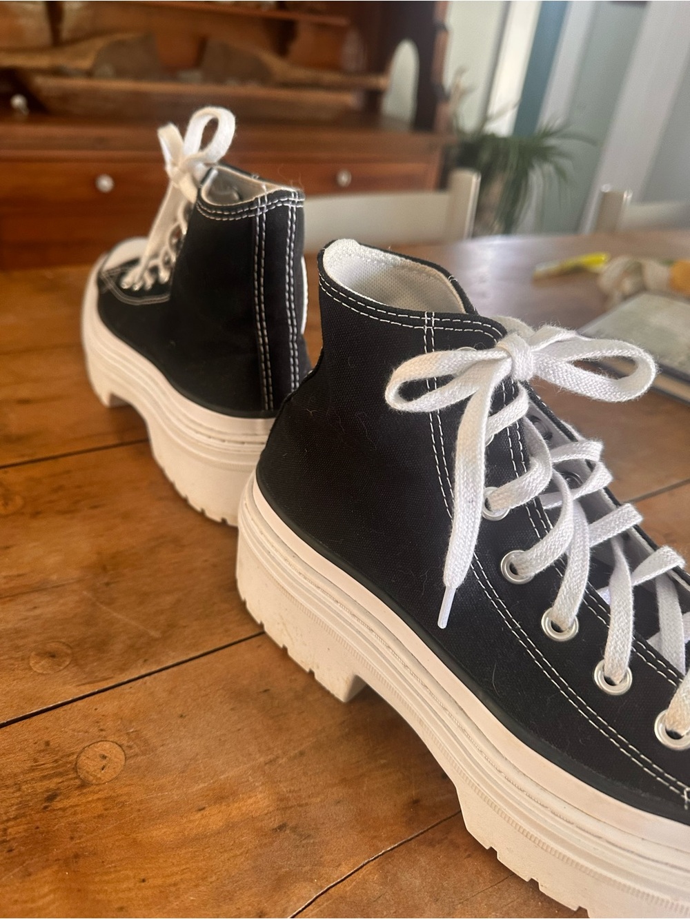 Converse Black and White Platform Chuck Taylor High-Top Sneakers women’s size 7 - Picture 7 of 8